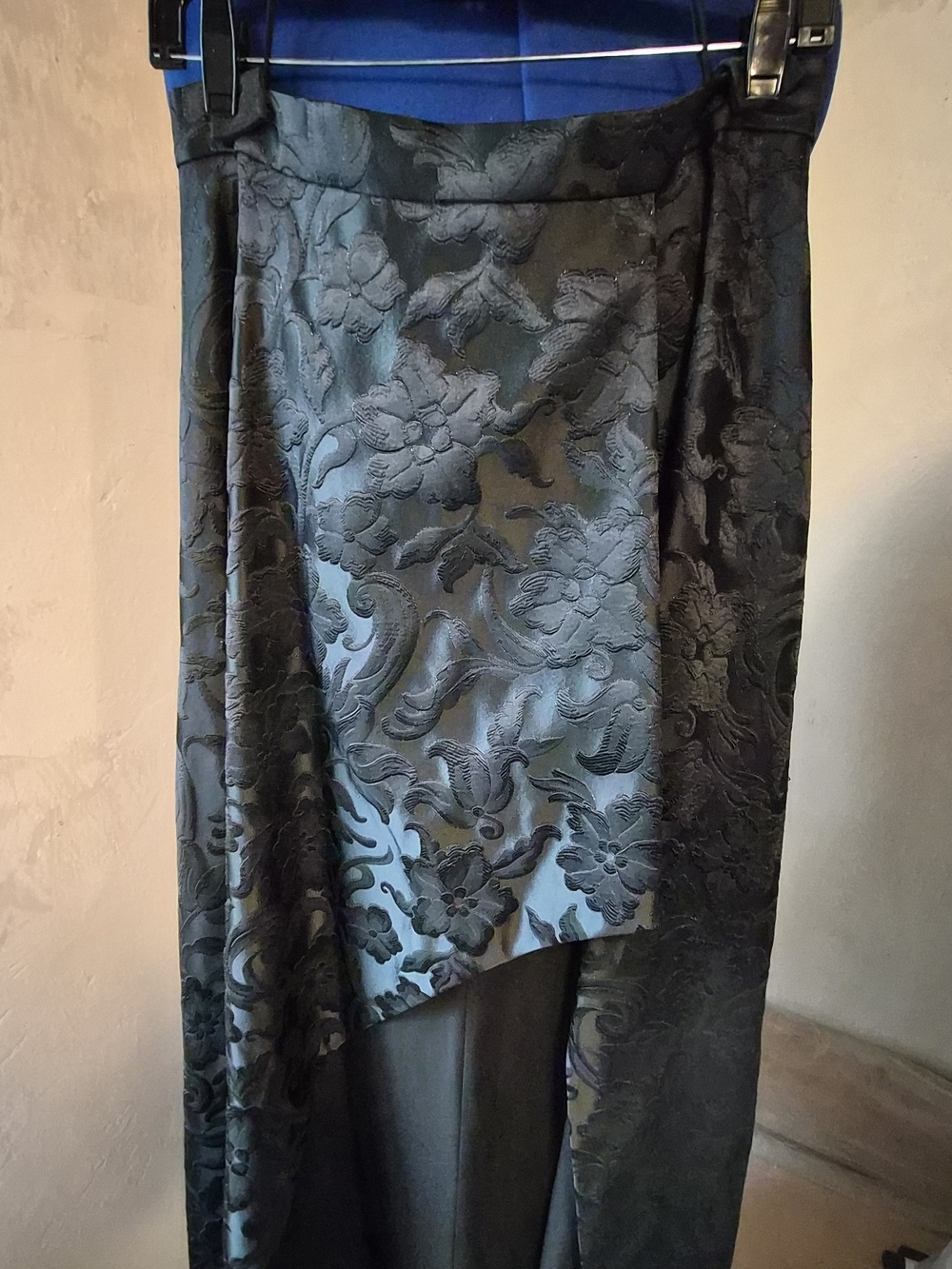 Alice and Olivia Black Floral Jacquard Asymmetrical HiLo Skirt